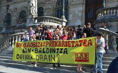 Lan baldintza duinen alde, mobilizazioa egin dute BilbaoBizi bizikleta mailegu zerbitzuko langileek
