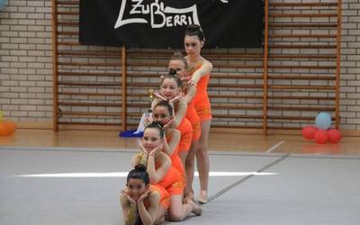 Gimnastika erritmikoko taldeek erakustaldia egingo dute