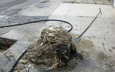 Zapi hezeak komunera ez botatzeko deia