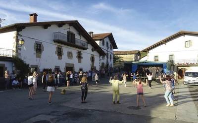 Besta ederrak prestatu dituzte Saldiasen San Juanetan
