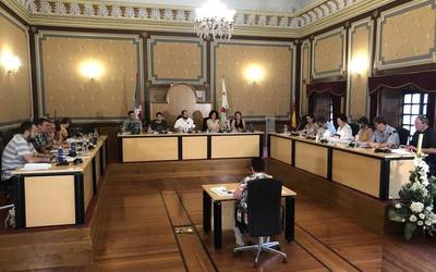 Hamabi batzorde eta sei liberatu agintaldi berrirako