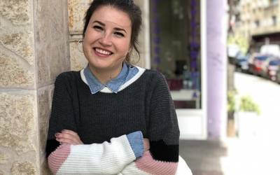 Amalur Alvarez: "Lazo hori itxurako mosaiko baten bidez elkartasunezko besarkada bidaliko dugu Kataluniara"