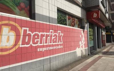 Berriak supermerkatuetan lanuzteak egingo dituzte bihar lan egutegia aldarrikatzeko