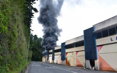 Rosi Garbiketak enpresak Gorostiagan duen pabilioia kiskali du sute batek