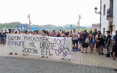 Azken asteotan gertatutako bi emakumeren hilketak salatu dituzte