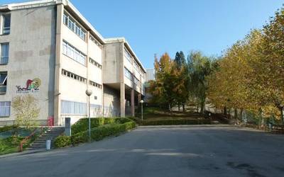[LAN ESKAINTZA] LHko PT irakaslea eta BHko irakaslea ingenieritza gradua goi mailako musikarekin duena