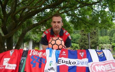 "Inork ez zuen espero futbol jokalari profesionala izango nintzenik"