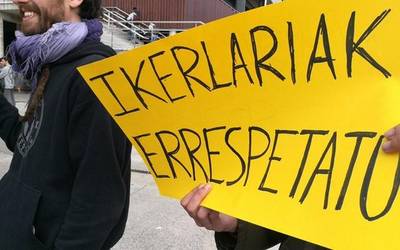 Doktoretza ikertzaileek “dagokien soldata” exijitu diote EHUri