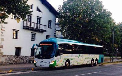 Azkoitia-Tolosa eta Beizama-Azpeitia autobus lineek udako ordutegia izango dute astelehenetik aurrera