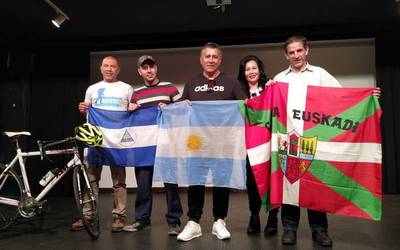 Donostia, Madril eta Bartzelona bizikletaz egingo ditu Sergio Gomezek