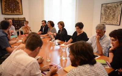 Ostegunerako nahiko lukete erdietsi programa akordioa