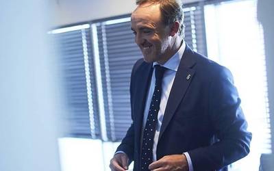 Esparzak PSNrekin koalizio gobernu bat sortu nahi du; Txibiteri presidenteordetza eskaini dio