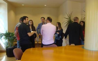 Aceretek zinegotzi izaten segituko du