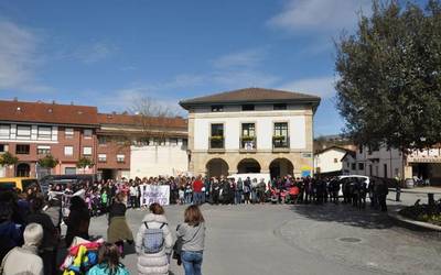 Abadiñar bati 13 urte eta erdiko kartzela zigorra ezarri diote adin txikiko biri eta euren amari egindako sexu erasoengatik