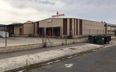 Horno de Tuesta itxi dute eta 59 behargin kaleratu dituzte