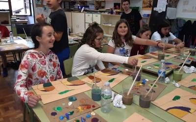 Pulunpa eskolako ikasturte bukaerako besta argazkitan