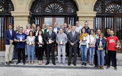 Jarduneko alkateak, Imanol Landak, eta beste 14 zinegotzik Getxoko Udalbatza utzi dute