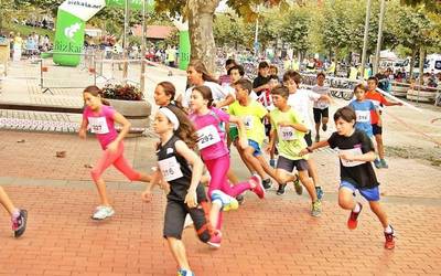 Zapatuan 300 ume inguru elkartuko dira Sopelako Duatloi Txikian