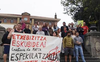 Etxe okupatu bat husteko erabilitako "teknika mafiosoak" salatu dituzte Gorlizen