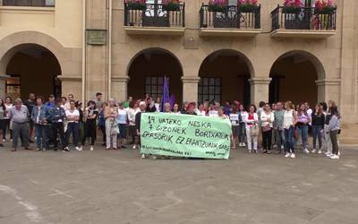 Manresako talde bortxaketa salatzeko elkarretaratzea egin dute