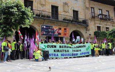 ELAk Elorrioko Udala salatu du garbiketako langileen greba eskubidea urratzeagatik