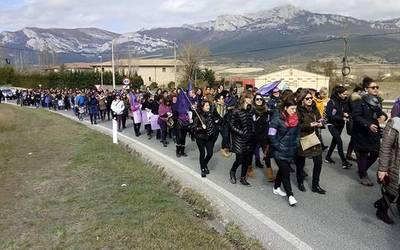 Plazerra erdigunean jarriko dute Elvillarren, jaialdi feministaren barruan