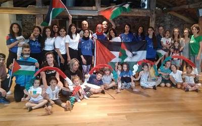 Palestinako errefuxiatuen saskibaloi taldea Beran izan da