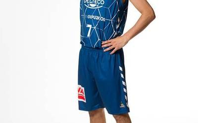 Xabi Orozek Gipuzkoa Basketen jarraituko du
