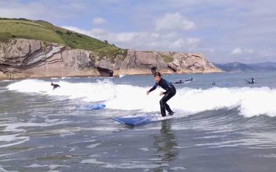 ZOZKETA. Bi lagunentzako surfeko bataioa edo teknifikazioa