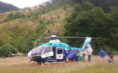Emakumezko bat helikopteroan eraman dute Mendiolan ondoezik sentitu ostean
