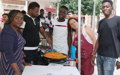 Arrozaren bidez kulturak uztartu dituzte beste behin