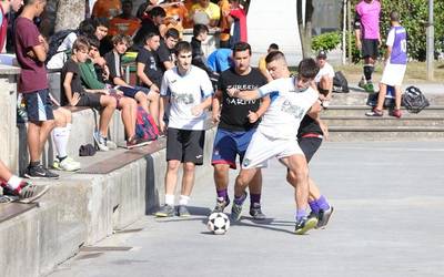 Martxan da Zaldibarko areto futbolaren maratoia