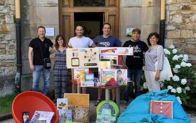 San Antonioko elkartasun festan batutako dirua APNABI elkarteari eman diote