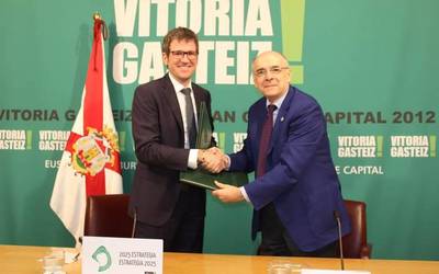 Gasteizko toponimiaren inguruko lana diruz laguntzeko akordioa sinatu dute