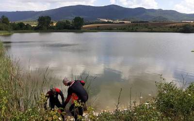 Gizon baten hilotza aurkitu dute Langarikako urmaelean