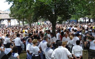 Asteazkenean hasiko da Baztandarren Biltzarreko bazkariko txartelen salmenta