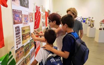 Zumaiako eskubaloiaren mende erdiko historia jasotzen duen erakusketa zabaldu dute