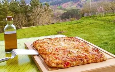 ZOZKETA. On Gourmeten lau lagunentzako pizza handi bat zozkatuko dugu bazkideen artean