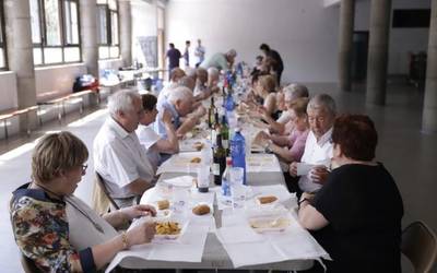 "Bazkaria gaizki atera zen, eta barkamena eskatu dugu; baina beste guztia primeran joan da"