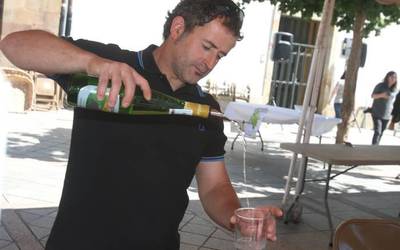 Debagoieneko seigarren txakolin eguna izango da zapatuan, baserritarren azokaren baitan