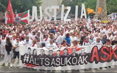 Sanferminetatik Altsasukoak askatzeko aldarrikapena zabaldu zuten