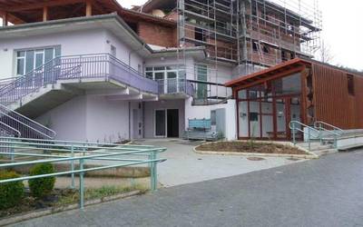 Milioi bat euroko zuloa Pobesko zahar-etxean