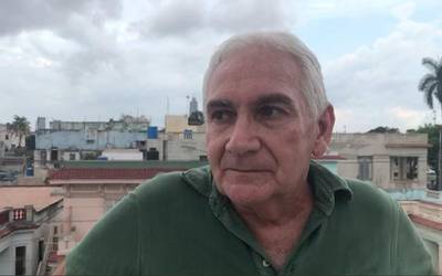 [BIDEOA] Joseba Sarrionandiak bideoa grabatu du bere azken proiektuko crowdfundinga sustatzeko