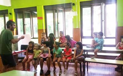 Uraren garrantzia lantzeko tailerrak egin dituzte Zubietan