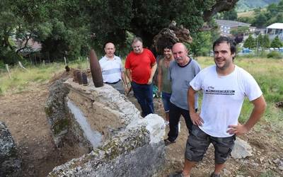 Arrasateko Dragoiak batailoiak erabilitako bunkerra atondu dute herriko hiru elkartek