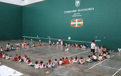 Amaitzear dauden udaleku irekietan, ezin gusturago