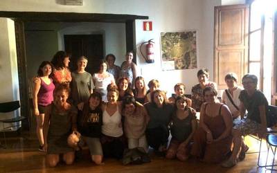 Sexualitatea hizpide eta umorea nagusi, kultura etxeko saioan