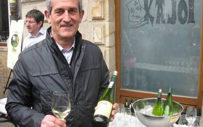 Txakolin Eguna egingo dute zapatuko baserritarren azokan