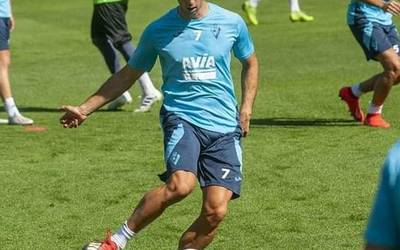 "Telebistan ikusten nituen jokalariekin entrenatzen ari naiz"