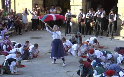 Udalbatzaren aurreskua eta ikurrin dantza, tradizioari eutsiz